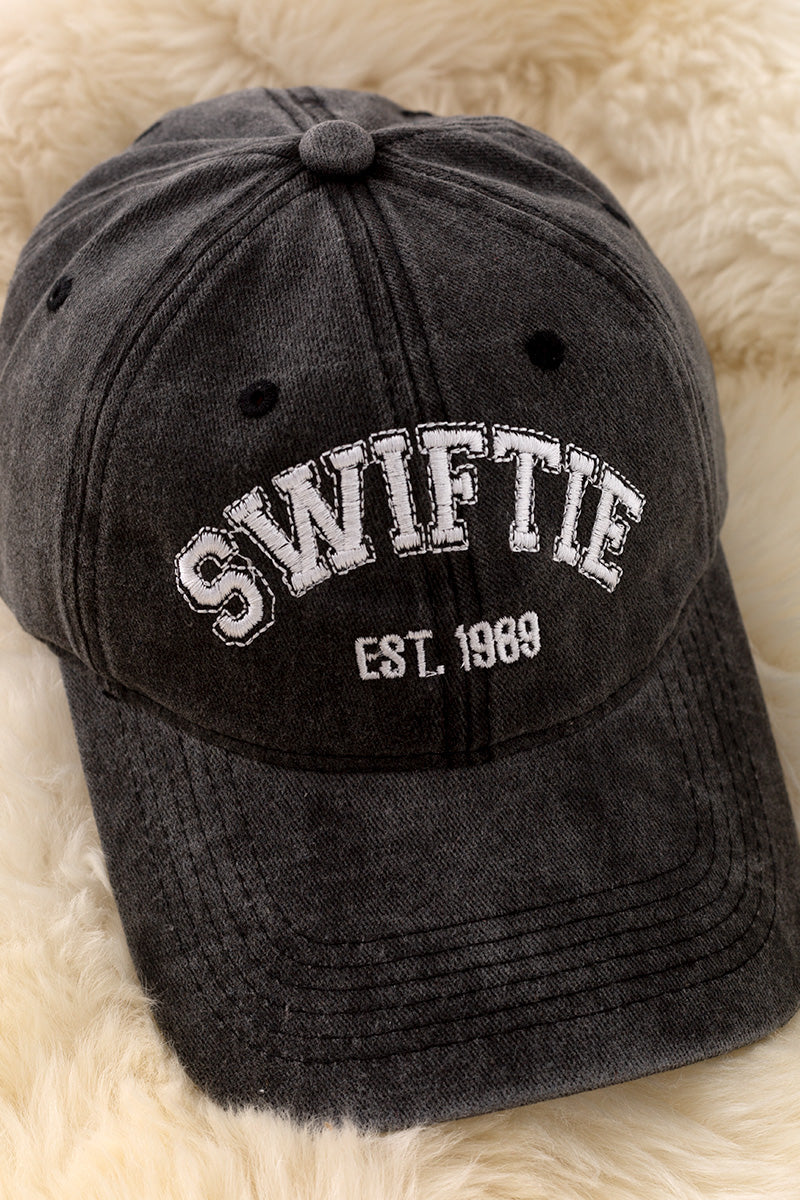 Load image into Gallery viewer, Swiftie est. 1989 Hat
