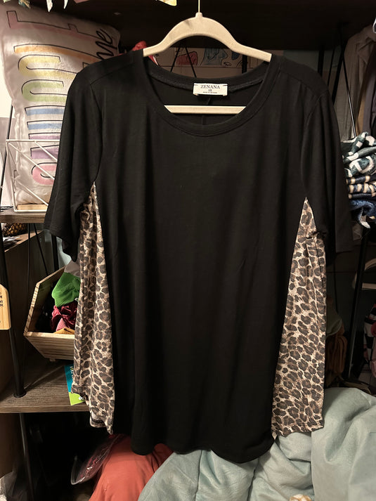 PLUS CONTRAST SIDE PANEL LEOPARD SHORT SLEEVE TOP