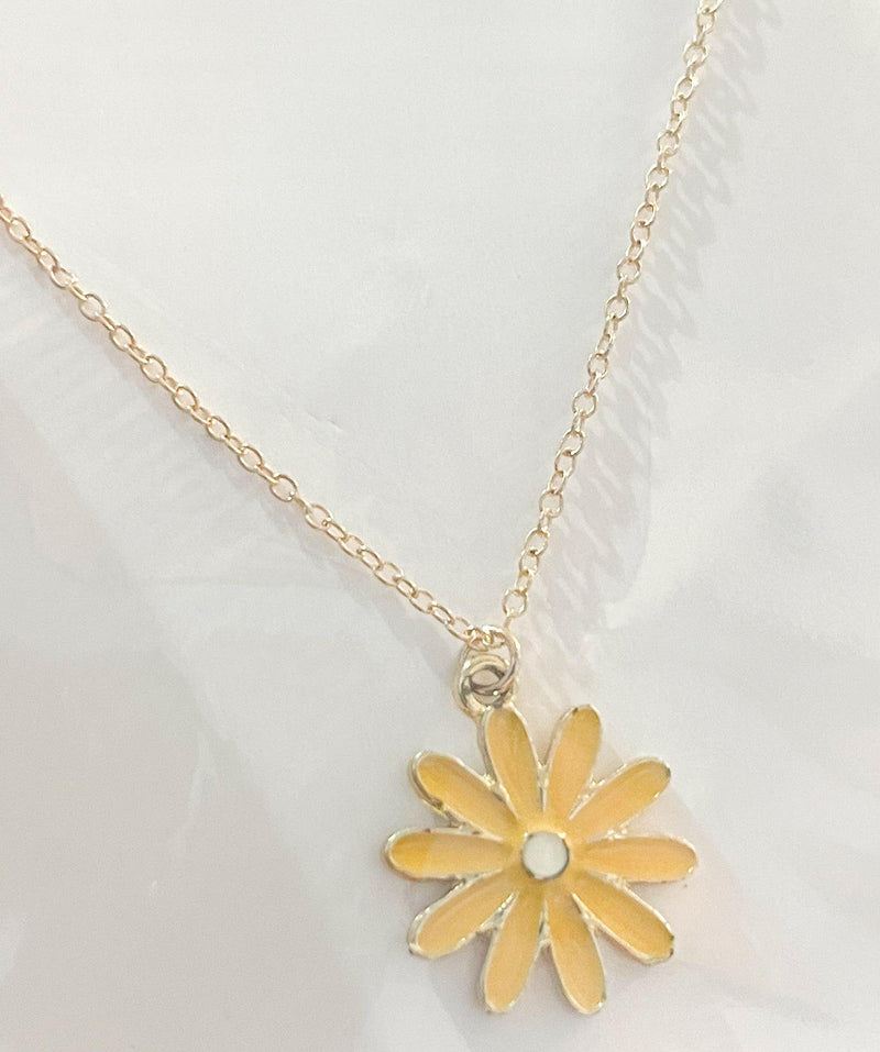 Load image into Gallery viewer, Flower Pendant necklace
